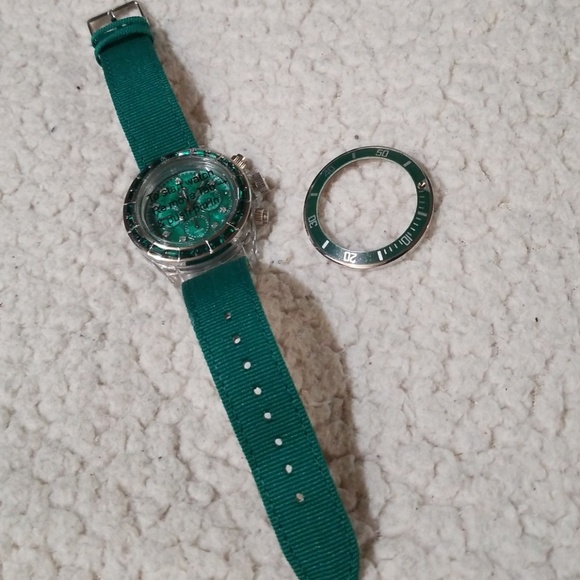 Gossip watch - Picture 1 of 4